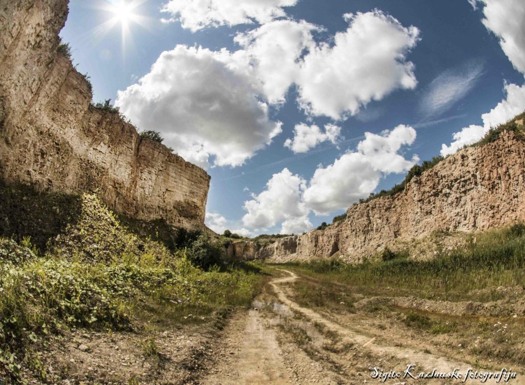 Menčių karjeras